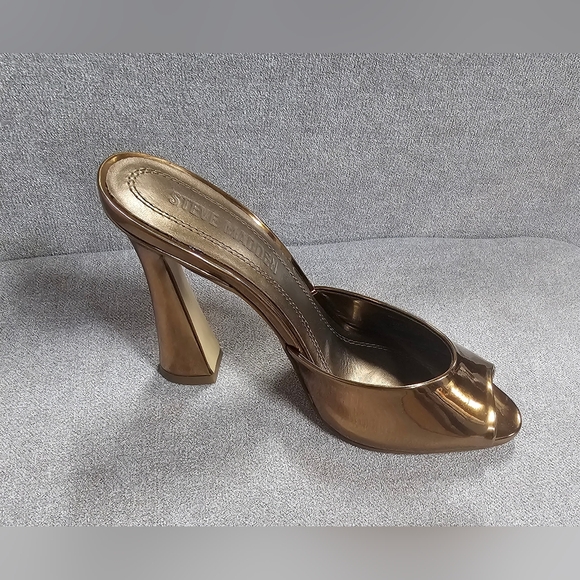 Steve Madden Shoes - Steve Madden Metallic Bronze Presecco